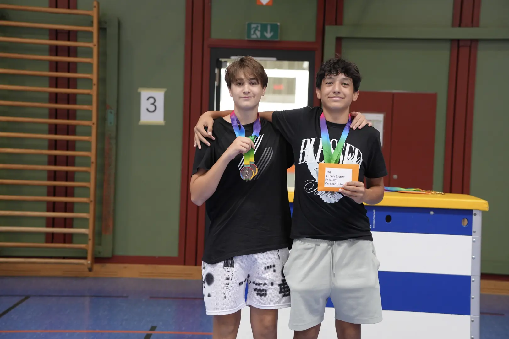 Medaillen für ein U16-Podestteam